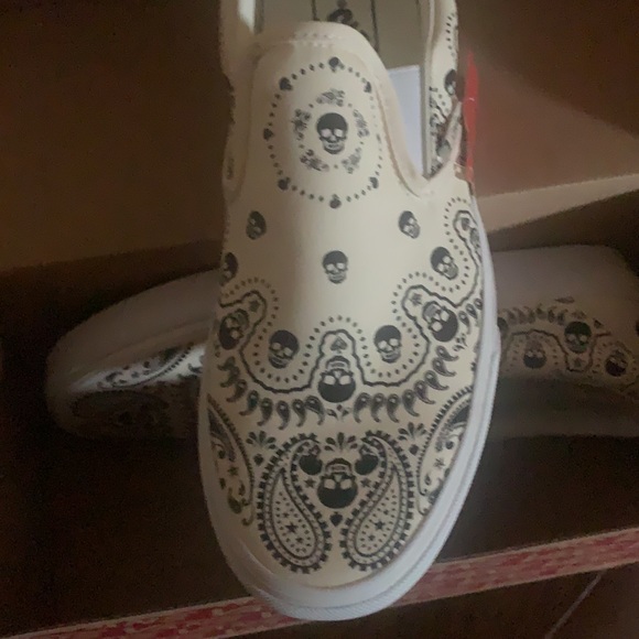 BNIB Sz 9 men Bandanna White Slip On Vans - Picture 2 of 4